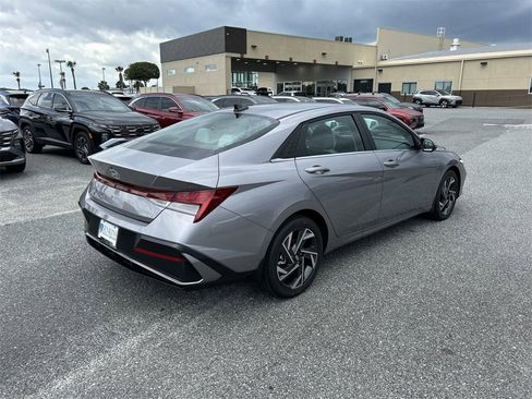 New 2025 Hyundai Elantra Limited image 10