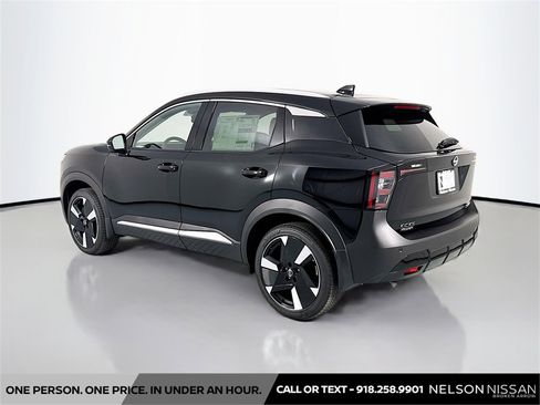 New 2025 Nissan Kicks SR w/ SR Premium Package image 7