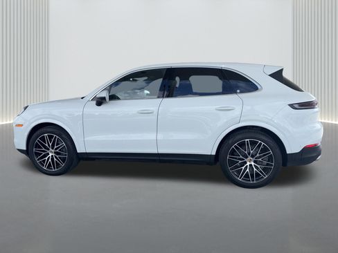Used 2025 Porsche Cayenne AWD/4WD image 5