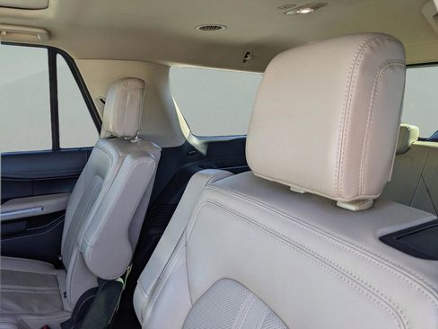 Used 2024 Ford Expedition Limited image 15