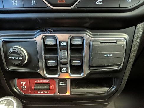 Used 2021 Jeep Gladiator Mojave w/ Cold Weather Group image 21