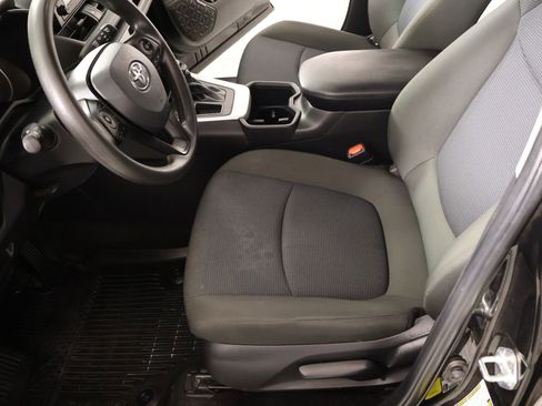 Used 2022 Toyota RAV4 LE image 10