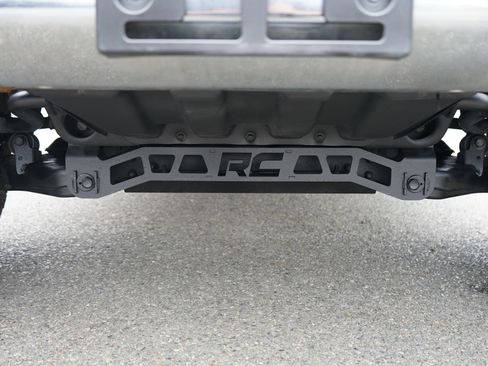 Used 2017 Nissan Titan SV AWD/4WD image 9