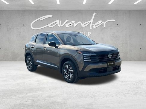 New 2026 Nissan Kicks SV image 2