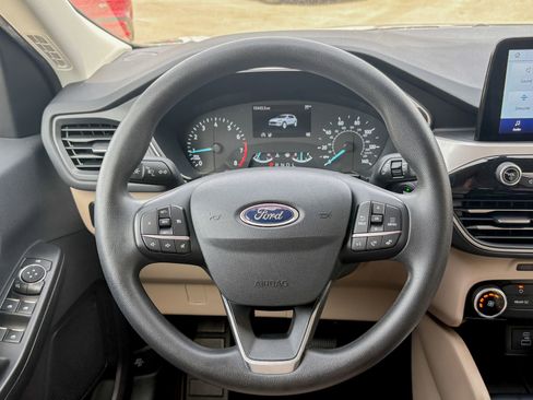 Used 2022 Ford Escape SE image 28
