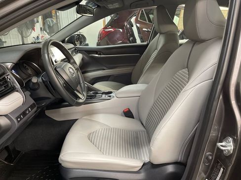 Certified 2023 Toyota Camry SE image 9