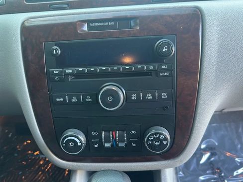 Used 2011 Chevrolet Impala LT w/ Luxury Edition Package FWD image 32