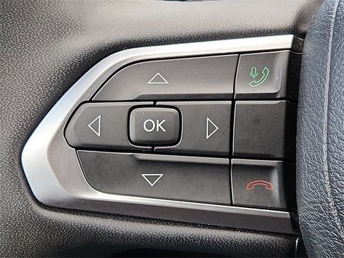 Used 2023 Jeep Compass Limited image 30