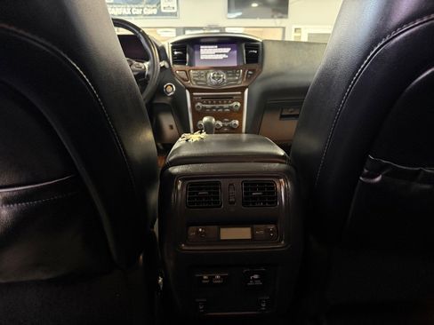 Used 2020 Nissan Pathfinder Platinum image 19