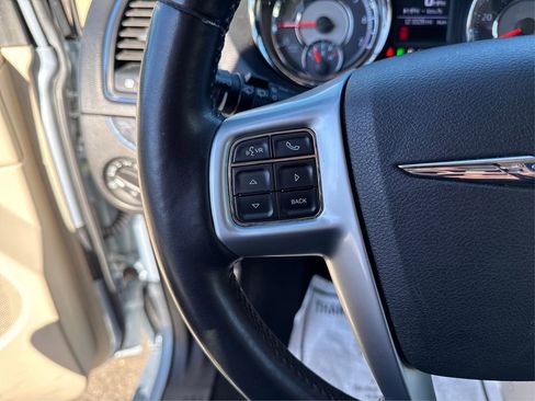 Used 2012 Chrysler Town & Country Touring-L w/ Driver Convenience Group image 38