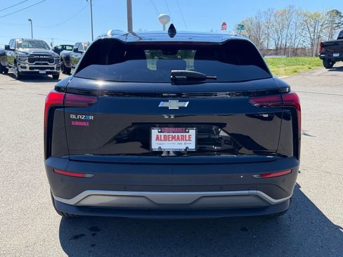 Used 2025 Chevrolet Blazer EV LT image 4