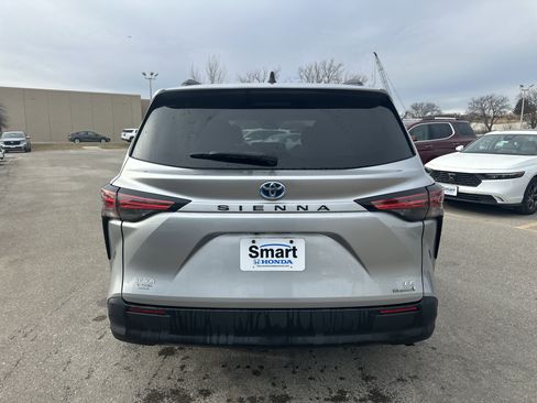 Used 2021 Toyota Sienna LE image 9