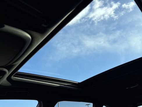 Used 2025 Subaru Forester Premium image 19