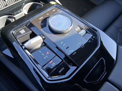 Used 2026 BMW 530i w/ Premium Package RWD image 17