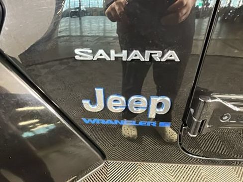 Used 2024 Jeep Wrangler Unlimited Sahara AWD/4WD image 9
