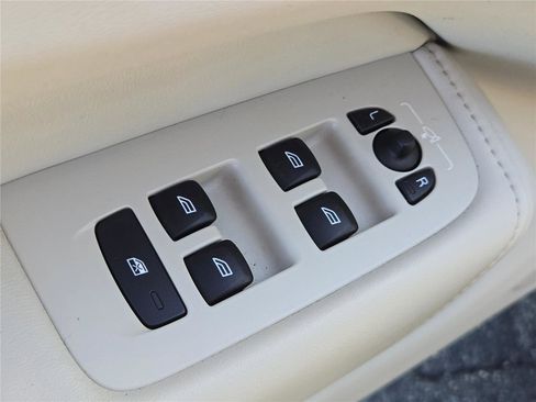 Used 2023 Volvo XC60 B5 Core image 25