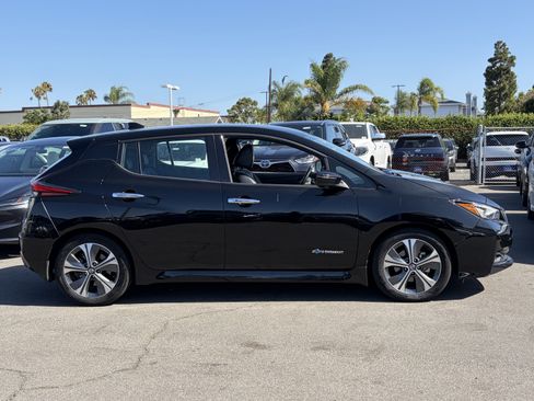 Used 2019 Nissan Leaf SL w/ SL Technology Package FWD image 2
