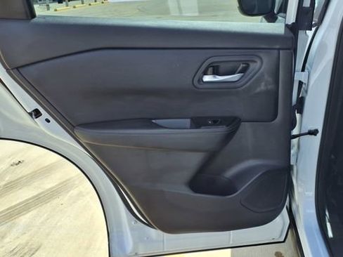 Used 2025 Nissan Rogue SV image 17