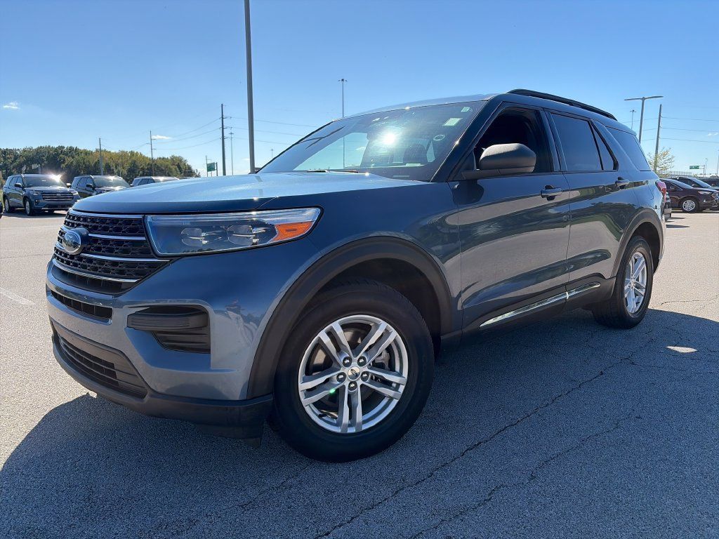 Used 2020 Ford Explorer XLT AWD/4WD image 3