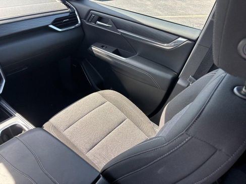 Used 2025 GMC Acadia Elevation image 15