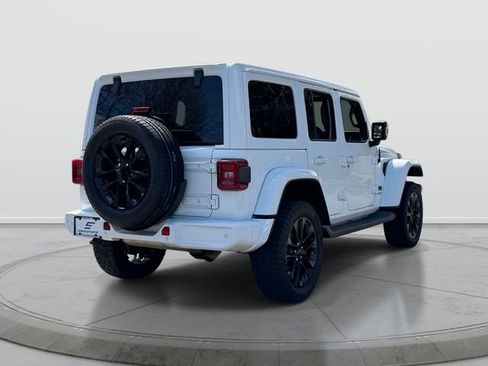 Used 2022 Jeep Wrangler Unlimited Sahara AWD/4WD image 8