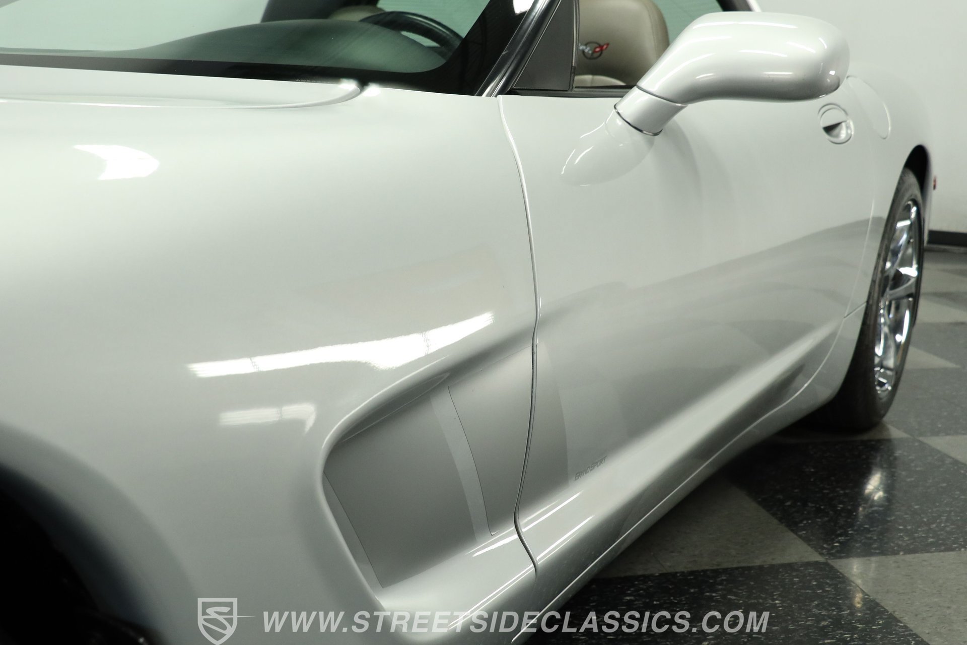 Used 1998 Chevrolet Corvette Coupe w/ Roof Pkg RWD image 21