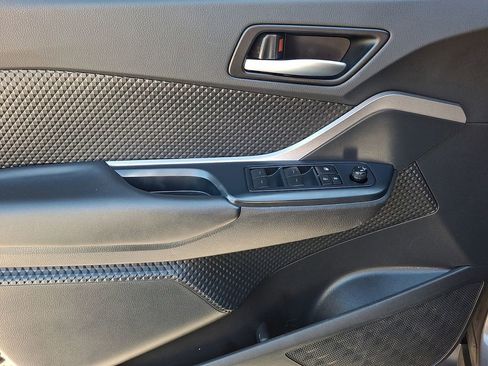 Used 2021 Toyota C-HR LE FWD image 12