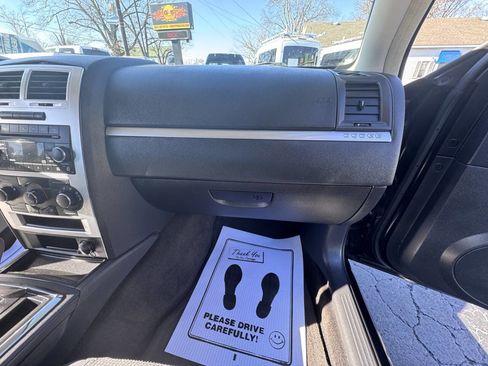 Used 2010 Dodge Charger SXT image 34