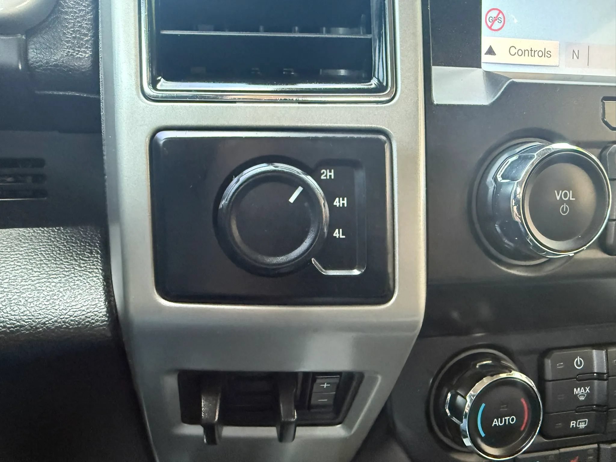 Used 2019 Ford F250 Lariat w/ Lariat Value Package AWD/4WD image 27