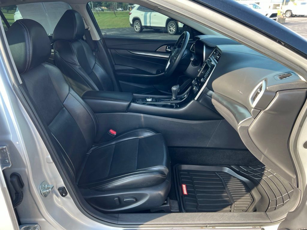 Used 2020 Nissan Maxima 3.5 SV w/ Floor Mat Group FWD image 27