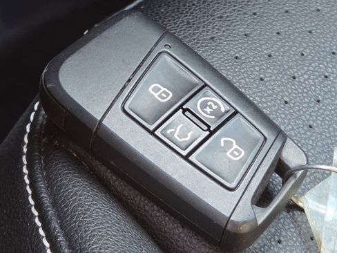 Used 2022 Volkswagen Tiguan SE R-Line AWD/4WD image 32