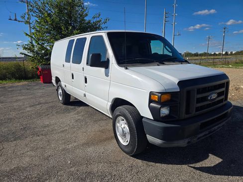 Used 2010 Ford E-250 and Econoline 250 image 2
