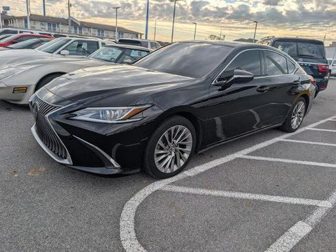 Used 2019 Lexus ES 350 w/ Luxury Package image 4