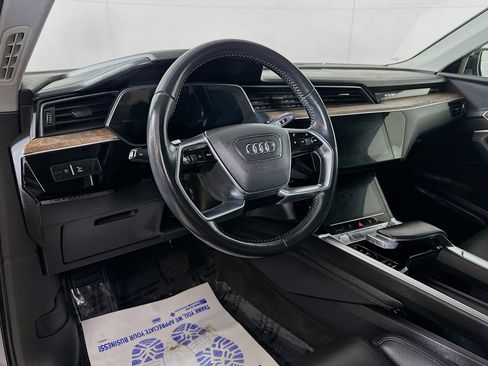 Used 2019 Audi e-tron Prestige w/ Prestige Package image 9
