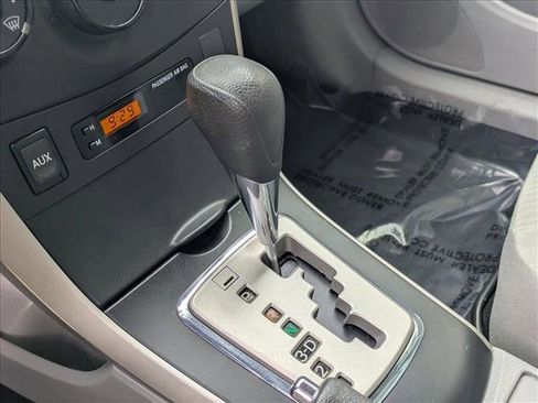 Used 2010 Toyota Corolla LE image 11