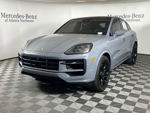 Used 2025 Porsche Cayenne Coupe AWD/4WD image 3