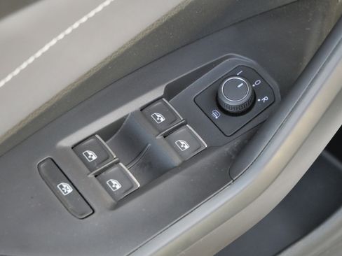 Certified 2025 Volkswagen Jetta SEL image 19