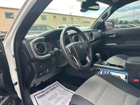 Used 2022 Toyota Tacoma TRD Sport w/ Black Out Package (TMS) AWD/4WD image 16