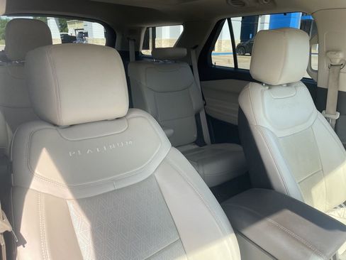 Used 2020 Ford Explorer Platinum w/ Premium Technology Package AWD/4WD image 29