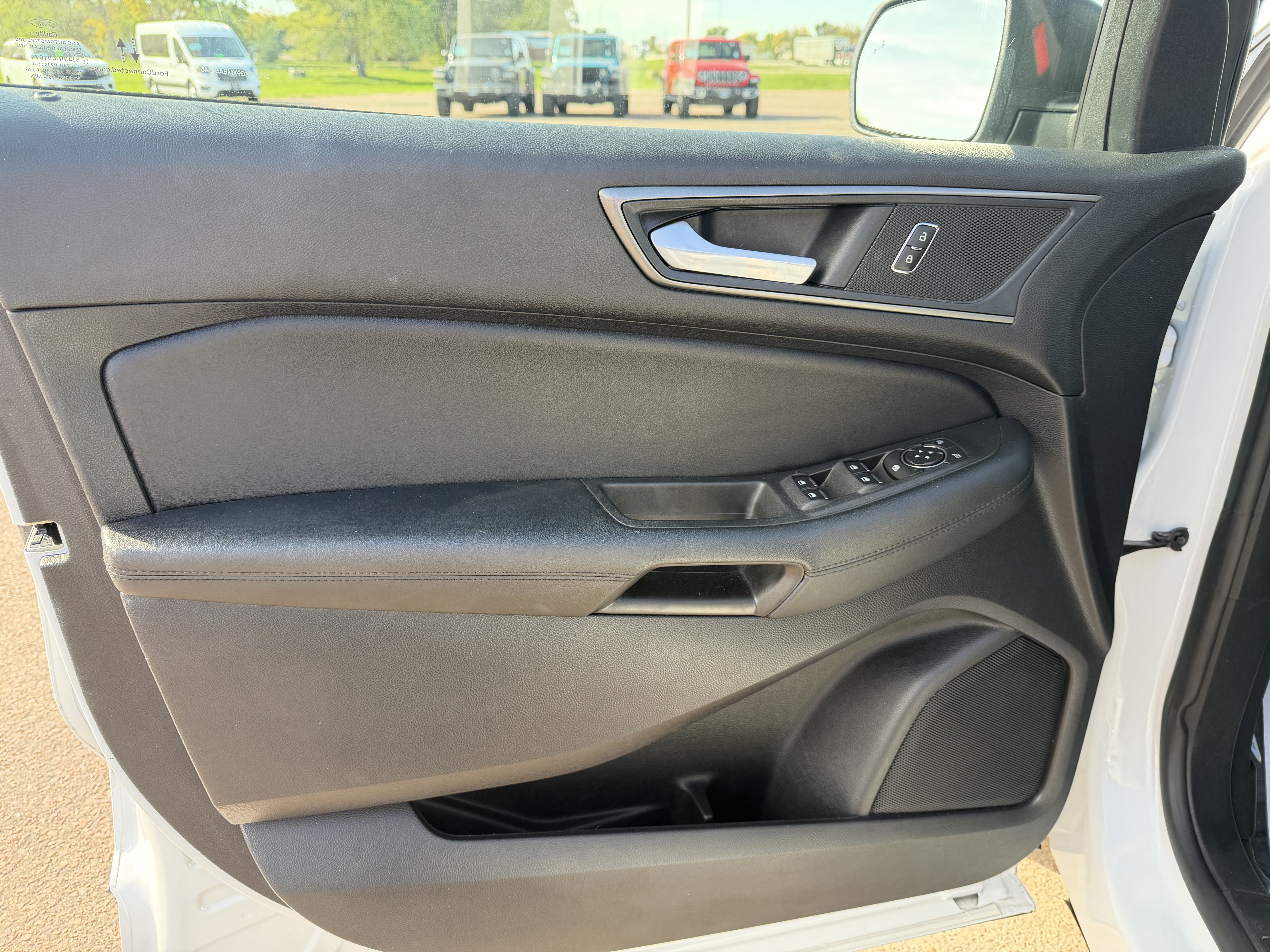 Used 2021 Ford Edge SE FWD image 12