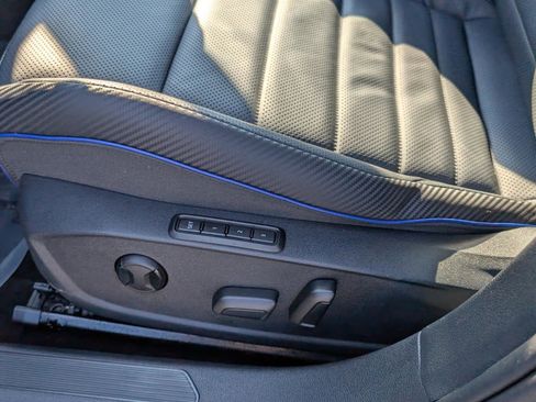 Used 2024 Volkswagen Golf R image 17