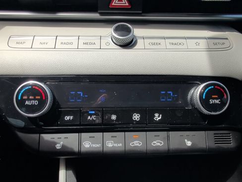 Used 2025 Hyundai Elantra Limited FWD image 25