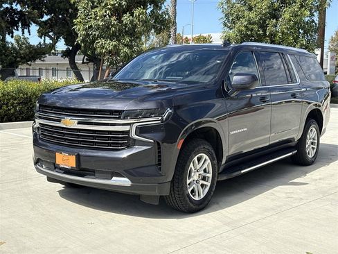 Used 2023 Chevrolet Suburban LT image 7