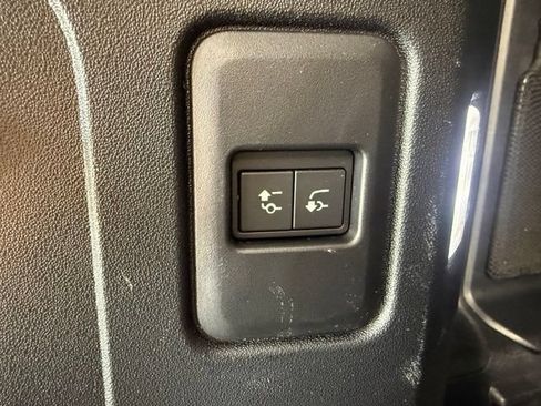 Used 2024 Land Rover Defender 110 X-Dynamic SE AWD/4WD image 22