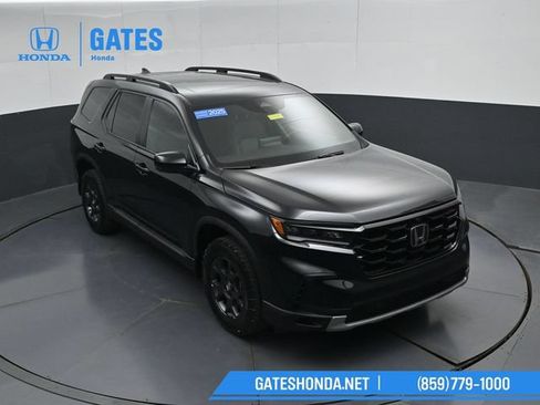 Certified 2025 Honda Pilot TrailSport image 50