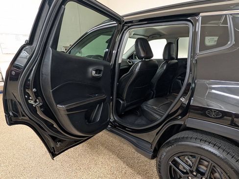 Used 2018 Jeep Compass Latitude w/ Cold Weather Group AWD/4WD image 13