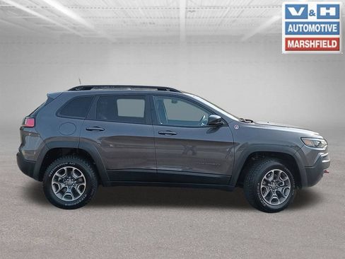 Used 2022 Jeep Cherokee Trailhawk w/ Comfort/Convenience Group AWD/4WD image 3