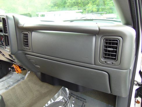 Used 2005 Chevrolet Silverado 2500 LS w/ Heavy-Duty Power Package RWD image 19