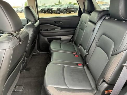 Certified 2023 Nissan Pathfinder Platinum FWD image 13