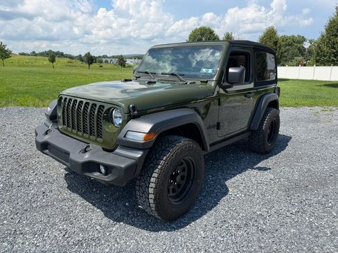 Used 2024 Jeep Wrangler Sport AWD/4WD image 3